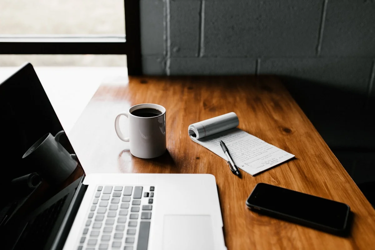 AI Documentation 2026 pour equipes SaaS suisses — Mintlify, ReadMe AI, Docusaurus, Stoplight et GitBook orchestres par NABU